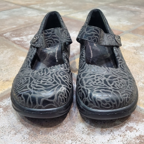 Spring Step Mary Janes - Picture 4 of 8